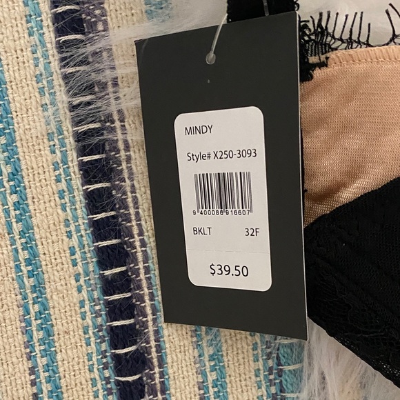 Frederick's of Hollywood lace underwire bra - Picture 7 of 11